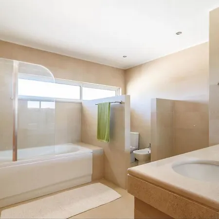 Incredible Villa Swimming Pool Close To Beach 펜션 *